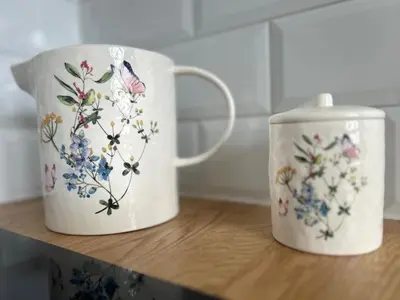 two coffee mugs sitting on top of a counter at Vintage Kalwaryjska Apartment in Kraków