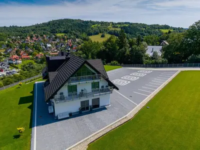 an aerial view of a house with a parking lot at Kompleks Gazdówka - Dom Jana in Ponice