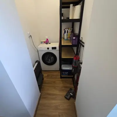 a hallway with a washing machine and a washer at Mieszkanie nad Jeziorem Rożnowskim in Rożnów