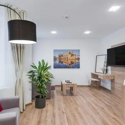 Old Town Apartments - B12