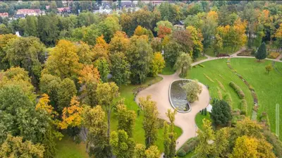 an aerial view of a park with trees and a pond at Domek Pocieszna Podkowa in Rabka-Zdroj