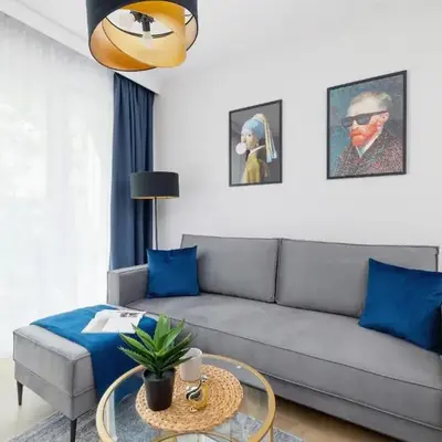 Klimatyzowany Apartament w Centrum Krakowa z Parkingiem i Biurkiem by Renters Prestige