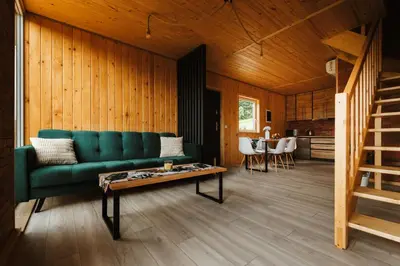 a living room with a green couch and a table at Przystanek Modyń in Młyńczyska