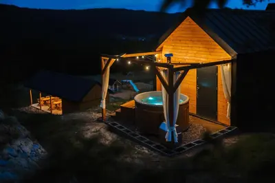 a gazebo with a tub in the yard at night at Przystanek Modyń in Młyńczyska
