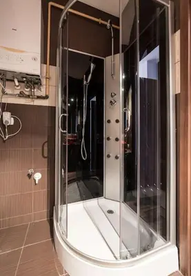 a shower with a glass door in a bathroom at Komfortowy apartament z klimatyzacją in Kraków