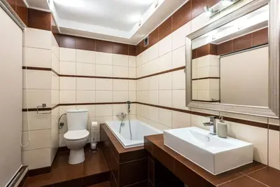 a bathroom with a sink and a toilet and a tub at Apartament PARYSKI 4 pokoje 90m2 2 poziomy Ogród Oranżeria in Kraków