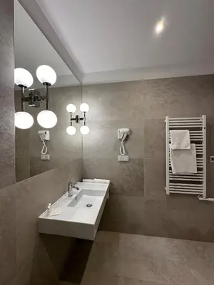 a bathroom with a sink and a mirror at Dom Gościnny Uniwersytetu Jagiellońskiego in Kraków