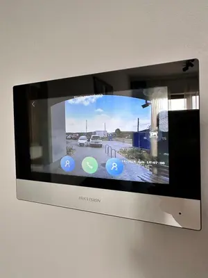 a television on a wall with a picture of a parking lot at Vidok Residence Apartments in Młoszowa