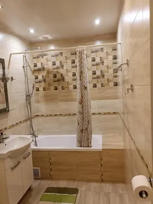 a bathroom with a bath tub and a sink at apartament blisko Energylandii in Zator