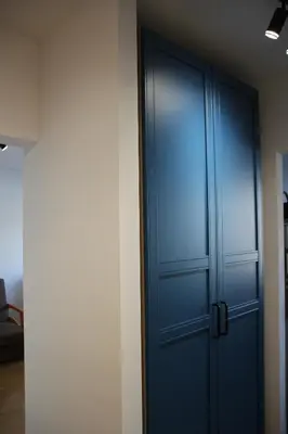 a blue door in a room next to a wall at Apartment Jerzmanowskiego Krakow in Kraków