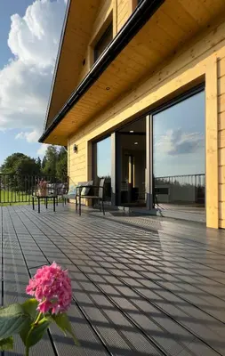 a patio with a bunch of flowers in a vase at Domek DE-Luxe BUFLAK in Nowy Targ