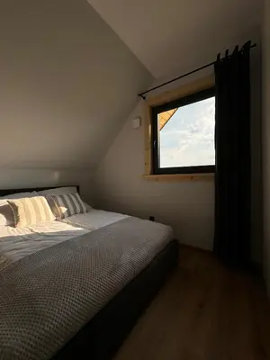 a bedroom with a bed and a window at Domek DE-Luxe BUFLAK in Nowy Targ