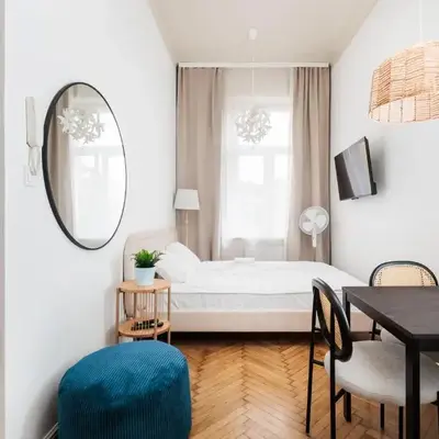 Comfort Central Studio - by Upstairs