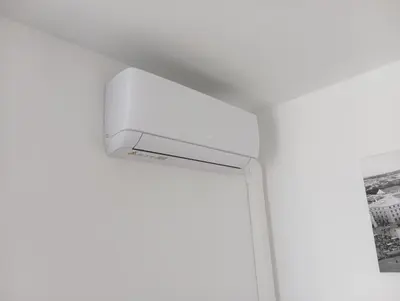 a bathroom with a white ceiling with a smoke detector at Apartament Białoprądnicki Siewna in Kraków
