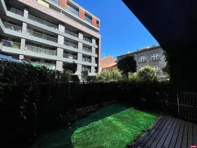 a small lawn in front of a building at Riverside Studio in Kraków