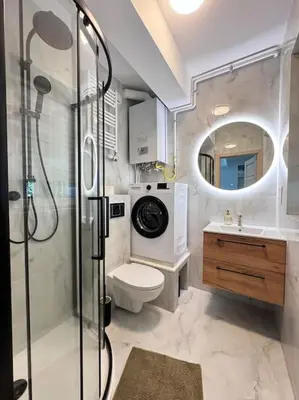 a bathroom with a shower and a toilet and a sink at Apartamenty na Wodzienowskiego in Kraków