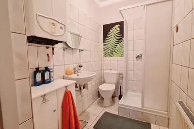 a small bathroom with a toilet and a sink at Przestronny pokój w mieszkaniu na Filipa in Kraków