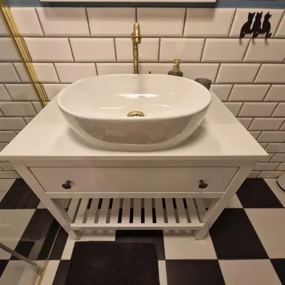 a white sink on a white cabinet in a bathroom at Siedlisko na Agatowej w Rudnie in Rudno
