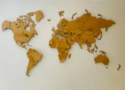 a wooden map of the world on a wall at Nowoczesny Apartament w Centrum Krakowa in Kraków