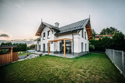 a white house with a yard at Jurajski Zakątek in Skała