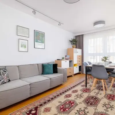 Przytulny i Przestronny Apartament w Krakowie z Parkingiem Biurkiem i 2 Balkonami by Noclegi Renters