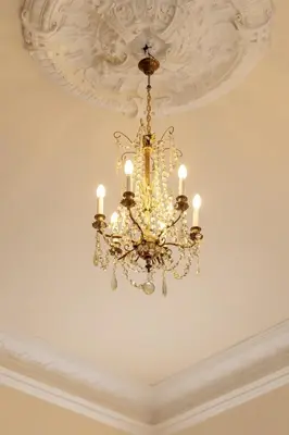 a chandelier hanging from a ceiling at Efektowny i Przestronny Apartament w Centrum Krakowa Blisko Rynku i Parku by Noclegi Renters in Kraków