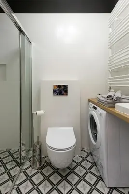 a bathroom with a toilet and a washing machine at Kazimierz - Starowiślna 41 street in Kraków