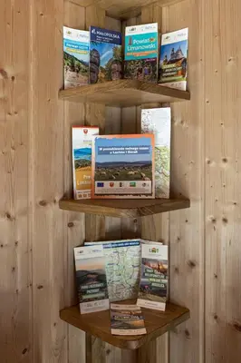a book shelf filled with lots of books at Łysogórska Polana Domki in Mordarka