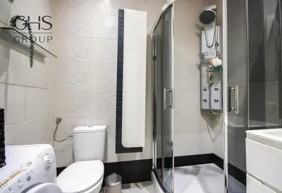 a small bathroom with a toilet and a shower at Przytulny apartament w sercu Krakowa Old Town in Kraków
