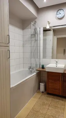a bathroom with a bath tub and a sink at Art Zwierzyniecka in Kraków