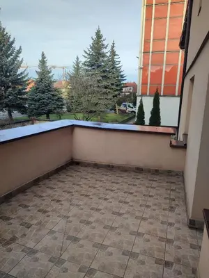 a bed in a bedroom with a gray headboard at Apartament przy 29 alei in Kraków