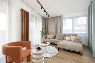 a living room with a couch and a chair at Klimatyzowany Apartament Blisko Parku w Krakowie z 3 Sypialniami, Wanną i Parkingiem by Renters Prestige in Kraków