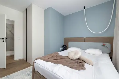 a bedroom with a bed with a blanket on it at Klimatyzowany Apartament Blisko Parku w Krakowie z 3 Sypialniami, Wanną i Parkingiem by Renters Prestige in Kraków