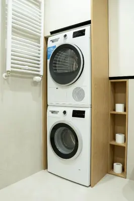 a washer and dryer in a small room at Apartament Glamour Garden Kraków in Kraków