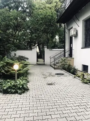 a courtyard with a light next to a building at Enios Apartments Długa 60 in Kraków