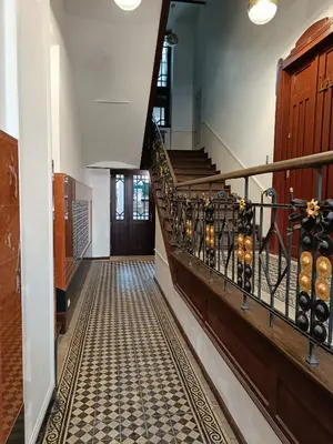 a hallway with a spiral staircase with a stair tread at Yesblisko in Kraków