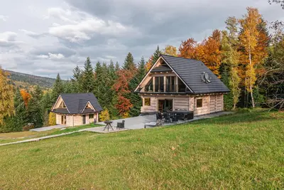 a house in the middle of a field at Zielone Wzgórze in Sidzina