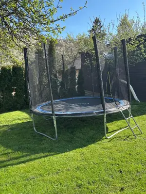 a trampoline in the grass in a yard at Apartament Zielone Wzgórze Pod Turbaczem in Nowy Targ