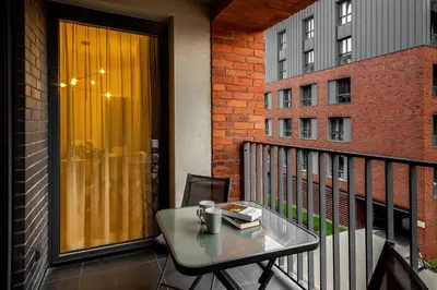 a balcony with a table on a balcony gmaxwell gmaxwell gmaxwell gmaxwell gmaxwell gmaxwell at Apartment Cracow Wawrzyńca by Noclegi Renters in Kraków