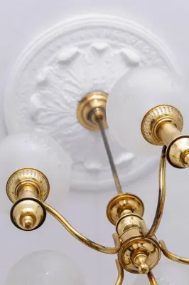 a close up of a light fixture on a ceiling at Apartament w Sercu Krakowa z Dwoma Sypialniami by Rent like home in Kraków