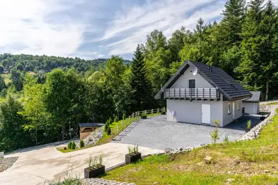 a small house on top of a hill at Zielone Wzgórze- domki całoroczne Zawoja in Zawoja