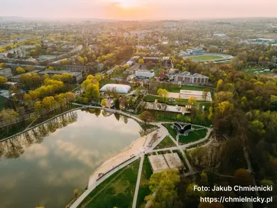 an aerial view of a city with a lake at Twoje prywatne SPA - jacuzzi, sauna, tężnia solankowa in Kraków