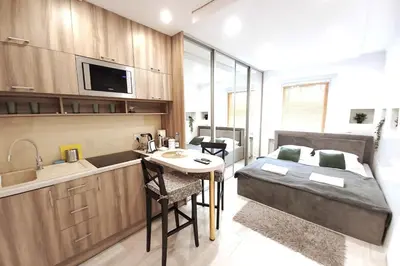a room with a kitchen and a bed in a room at Old Town Apt - Rzeszowska R6 in Kraków