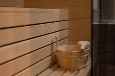 a bucket on the floor next to a wall at Apartament Solny Loretańska in Kraków
