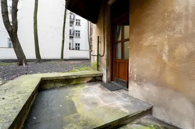 a hallway of a building with a wooden door at Park Strzelecki Cosy Studio by BookingHost in Kraków