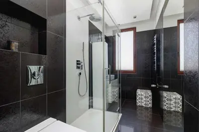 a bathroom with a shower and a toilet in it at Przestronny i Przytulny Apartament w Krakowie z Parkingiem i Balkonem by Noclegi Renters in Kraków