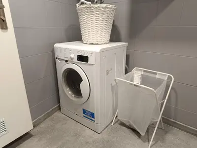 a washing machine with a basket on top of it at pokój kapsułowy #3 centrum in Kraków
