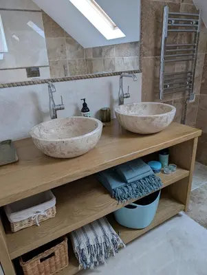 two sinks on a wooden shelf in a bathroom at Płachtówka in Słupia