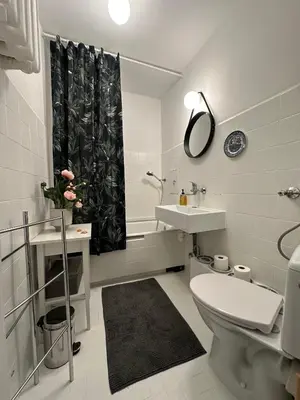 a bathroom with a toilet and a sink and a shower at Pokój z parkingiem 20 minut piechotą od Rynku Głównego i Dworca Głównego in Kraków