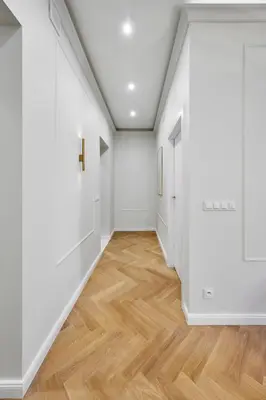 an empty hallway with white walls and wood floors at Apartament Krasińskiego- w centrum Krakowa, doskonała lokalizacja in Kraków